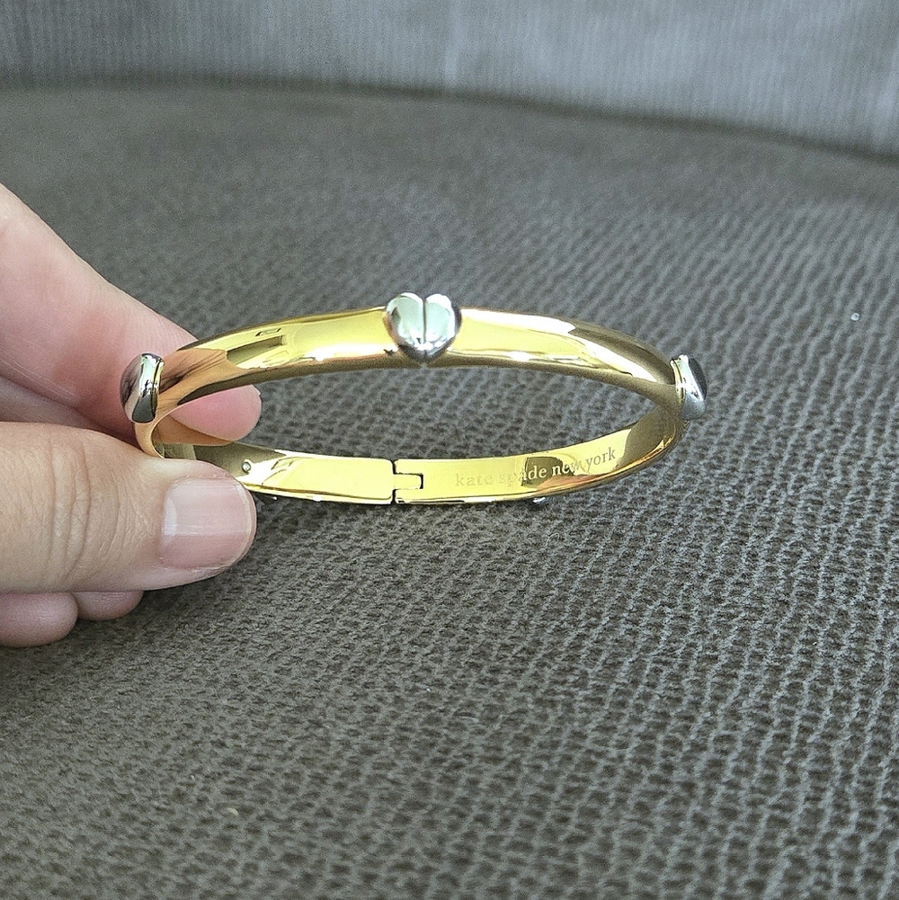 Kate Spade Gold💛 "Heartful" Hinged Bracelet - NWT - Picture 3 of 16